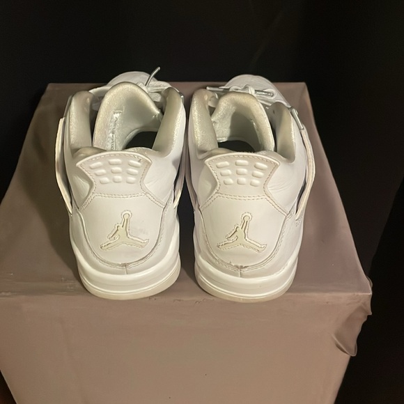 Jordans youth size 6 1/2 - Picture 4 of 9